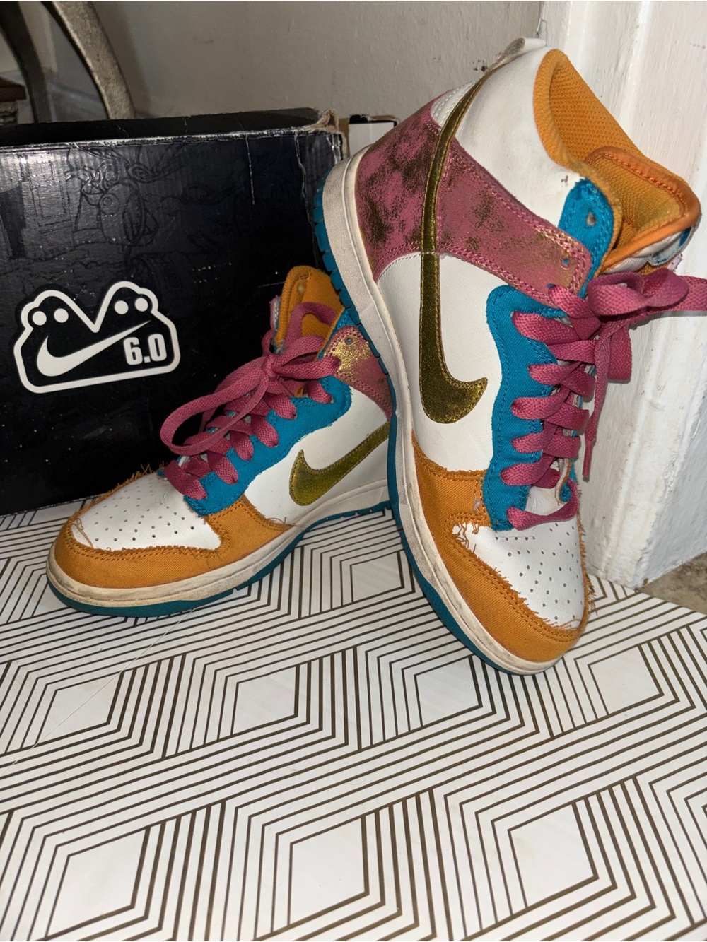 Women Nike Dunk High 6.0 'Swan
Metallic Gold'